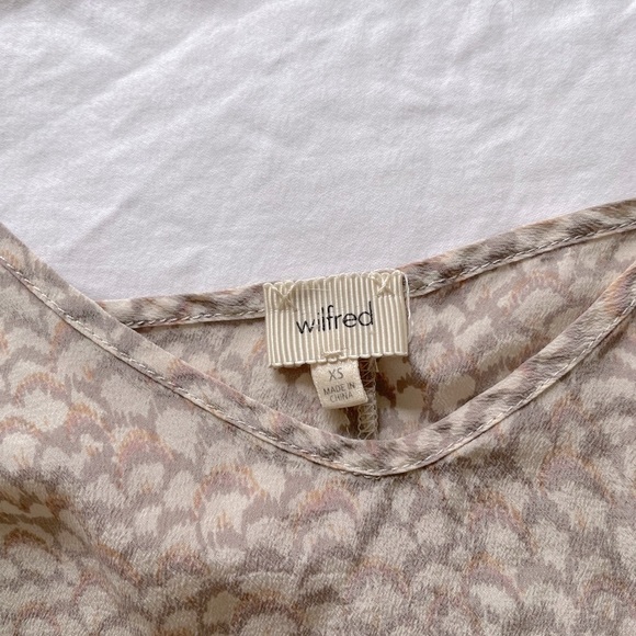 Pastel coloured Wilfred silk tank with adjustable straps. - Picture 2 of 2